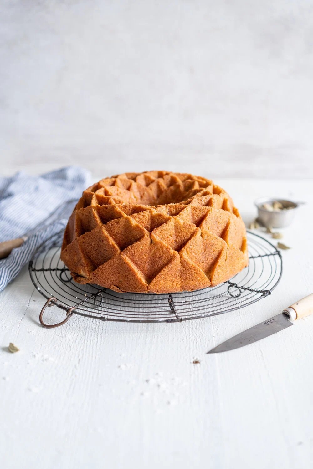 230 gram (1 cup or 2 sticks) butter, room temperature · 200 grams (1 cup) caster sugar or granulated sugar · 135 grams (3/4 cup) brown sugar · 2 teaspoons vanilla . Cardamom Sour Cream Bundt Cake With Cardamom Syrup Glaze Cloudy Kitchen