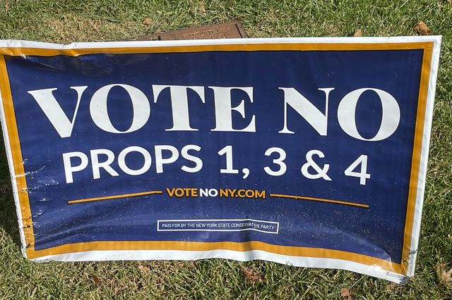 Les 12 candidats eux, se sont déjà présentés aux bureaux de vote et c'est emmanuel macron qui a fermé la marche. How Warring Democrats Lost A Battle Over Voting Rights Even In Deep Blue New York Gothamist
