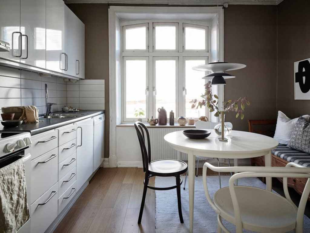 Cozy kitchen dining corner