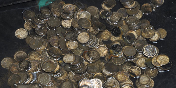 You may be willing to part with your unwanted or old gold jewelry to add some cash to your wallet. US Silver Coins - History Revealed by Recovered SS Central