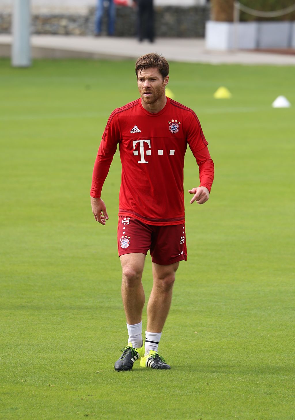 La chanteuse dévoile une première fois de sa fille maggy absolument. Xabi Alonso sa taille son poids, combien mesure cette star