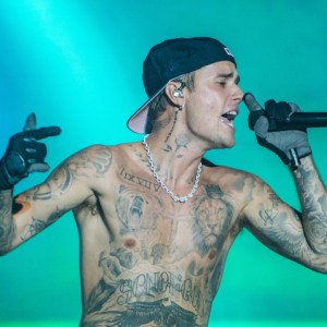 Justin Bieber Impersonator Dupes Vegas Club, Performs On Stage
