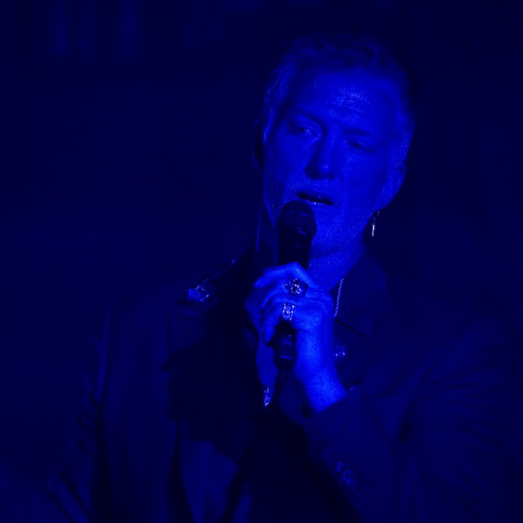 Queens of the Stone Age Debut New Song “Easy Street” in Chicago
