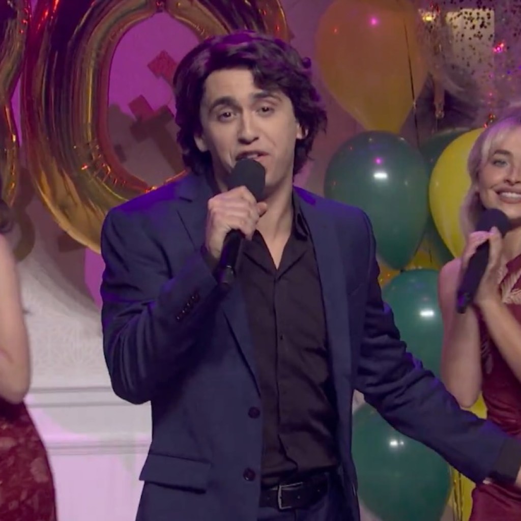 Domingo Returns to Saturday Night Live