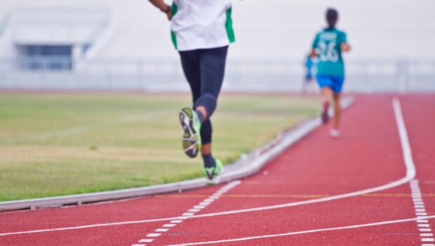 5', 1 x 180m race model will help to develop high speed sprint mechanics in addition to providing the speed endurance/ lactate tolerance necessary for 400 meter training, yet it is easier to find more high schools using a 5 x 300 w/ 5'( at 85% of 400. 4 Fun Track Workouts For Beginners Active