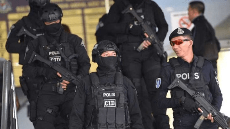 بعد اعتقال جاسوس إسرائيلي.. ماليزيا تعزّز الإجراءات الأمنية حول الملك بعد اعتقال جاسوس إسرائيلي.. ماليزيا تعزّز الإجراءات الأمنية حول الملك