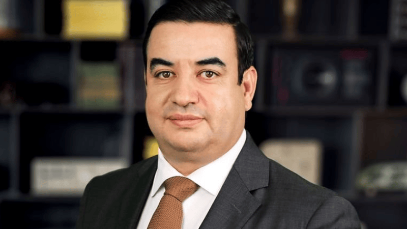 العياشي زمال يُعلّق رئاسته لحركة عازمون