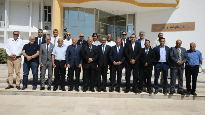 وزير الرياضة يجتمع مع أندية الرابطة الأولى ورئيس لجنة التسوية