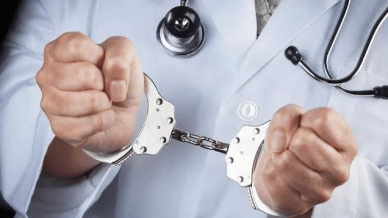 سوسة: بطاقة إيداع بالسجن في حقّ منتحل صفة طبيب سوسة: بطاقة إيداع بالسجن في حقّ منتحل صفة طبيب