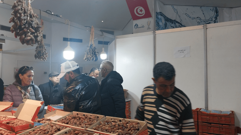معرض الفلاح.. نقطة بيع من المنتج إلى المستهلك معرض الفلاح.. نقطة بيع من المنتج إلى المستهلك