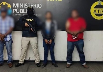 Capturan a tres hombres en posesión de 28 paquetes de marihuana