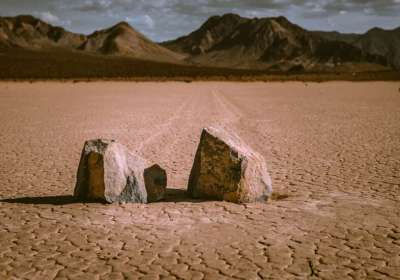 Enigma de Racetrack Playa: las rocas que caminan solas en el Valle de la Muerte