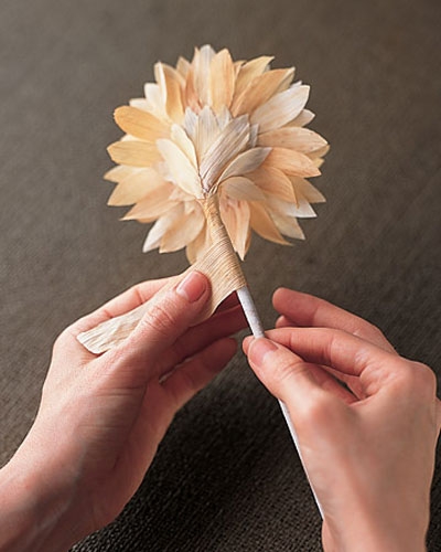 You'll find everything from common favorites like roses and tulips to exotic plants and flowers. How to DIY Beautiful Corn Husk Flowers