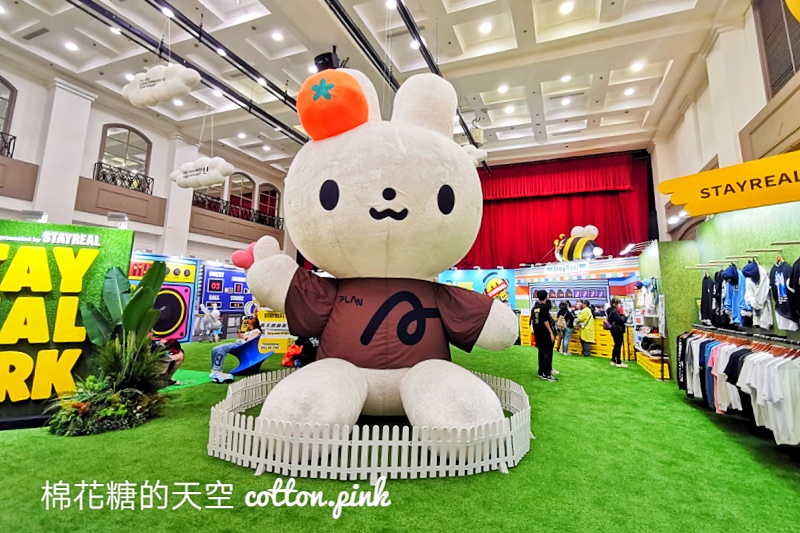 STAYREAL PARK台中站開園啦！5米高純真兔兔必拍～台中限定商品賣到缺貨！