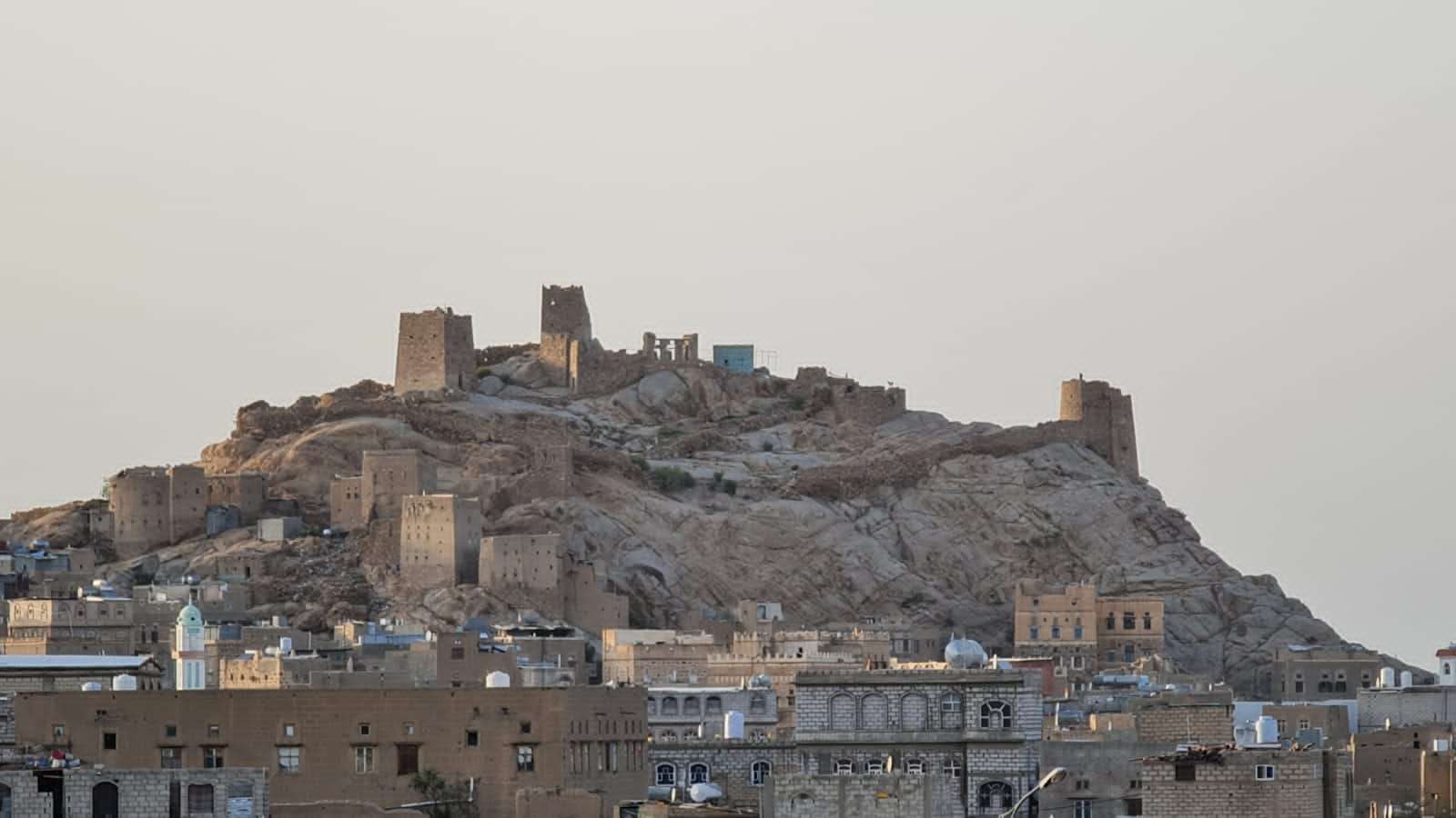 حصار خانق واستحداث نقاط ومتارس مسلحة في حنكة آل مسعود بالبيضاء
