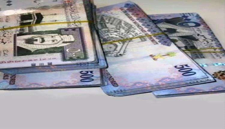 عقب صرف رواتب السلك القضائي.. مطالبات واسعة بتعميم صرف مرتبات موظفي الدولة بالريال السعودي
