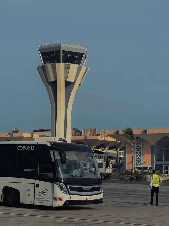 بعد تسليمه المنطقة العسكرية الأولى .. قائد عسكري يغادر عدن إلى الرياض بعد تسليمه المنطقة العسكرية الأولى .. قائد عسكري يغادر عدن إلى الرياض