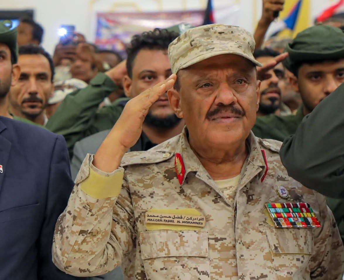 قائد المنطقة العسكرية الرابعة يغادر عدن متوجهاً إلى الرياض قائد المنطقة العسكرية الرابعة يغادر عدن متوجهاً إلى الرياض