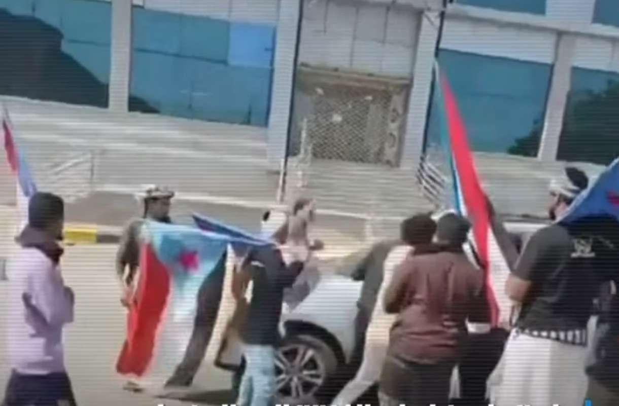 حديث سعودي عن حل المجلس الانتقالي ومطالب المواطنين في عدن حديث سعودي عن حل المجلس الانتقالي ومطالب المواطنين في عدن