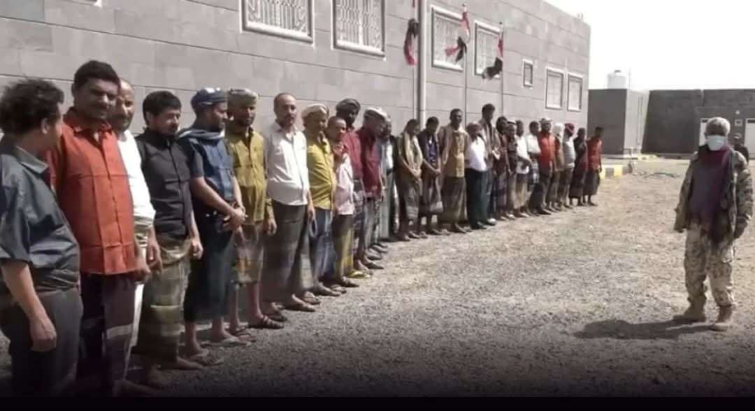 قوات طارق صالح تفرج عن مواطنين اعتقلتهم بالساحل الغربي قوات طارق صالح تفرج عن مواطنين اعتقلتهم بالساحل الغربي