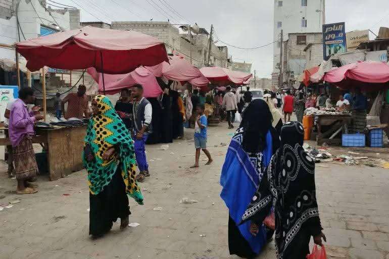 حي البساتين في عدن.. عندما تصبح مقديشو تفصيلاً يمنياً بملامح اللجوء حي البساتين في عدن.. عندما تصبح مقديشو تفصيلاً يمنياً بملامح اللجوء