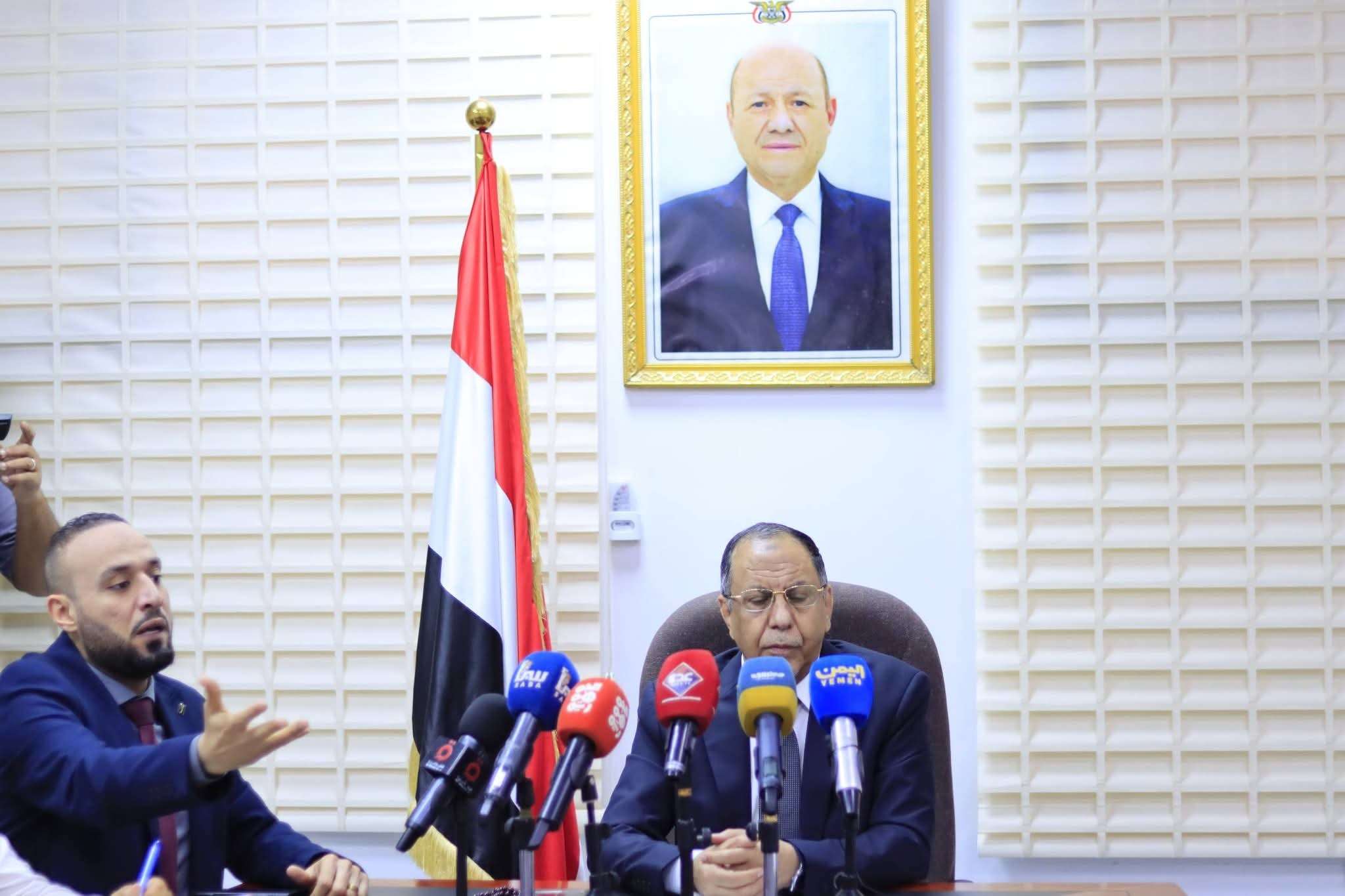 وزير الصناعة والتجارة يبحث مع بنوك التمويل شراكة استراتيجية لدعم رواد الأعمال وتفعيل الوكالات والعلامات التجارية