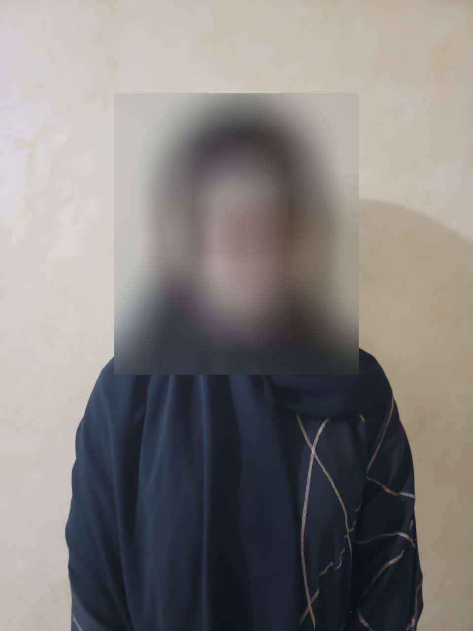 شابة تسرق مبلغ ضخم من منزل في عدن
