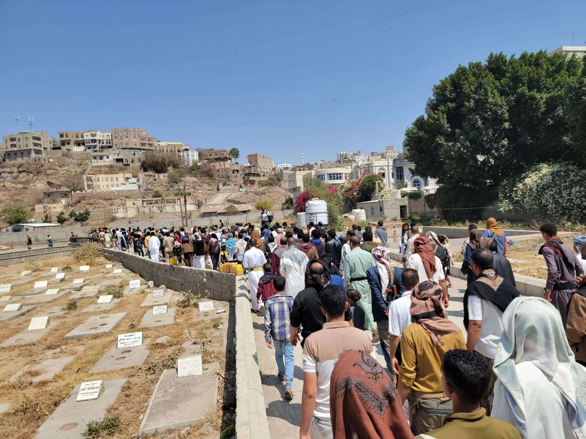 يحدث الآن.. جنازة عسكرية مهيبة للجندي موسى القيسي
