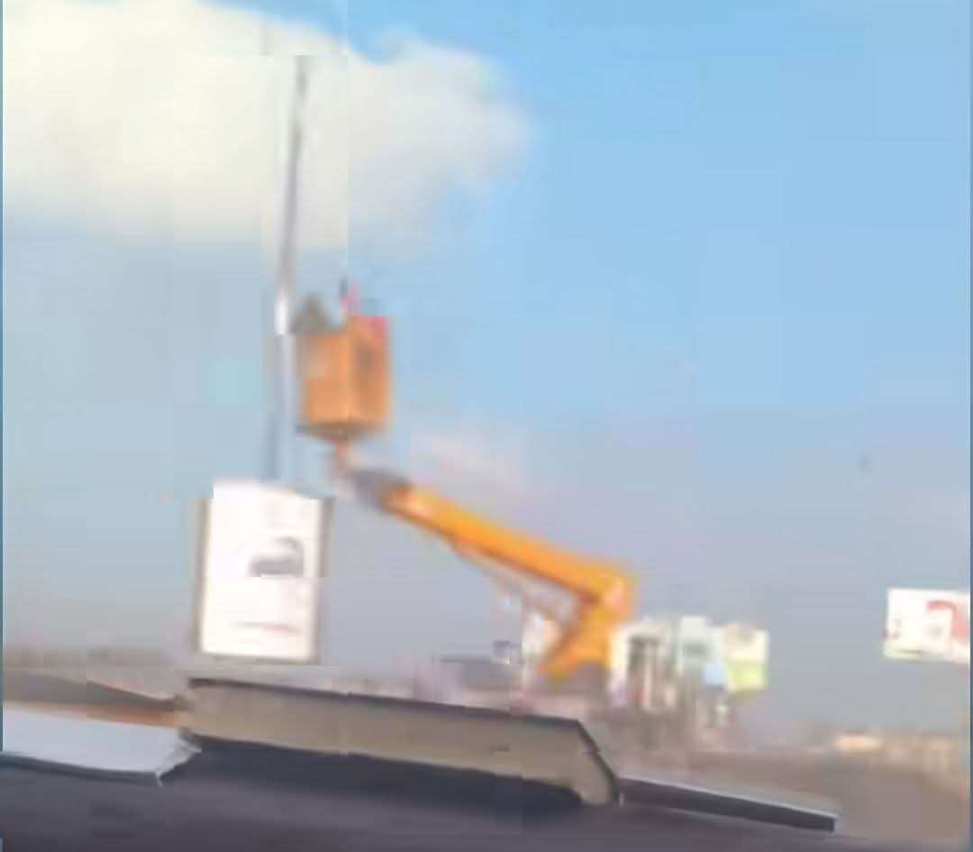 شاهد انزال اعلام الجنوب من الطريق البحري بعدن