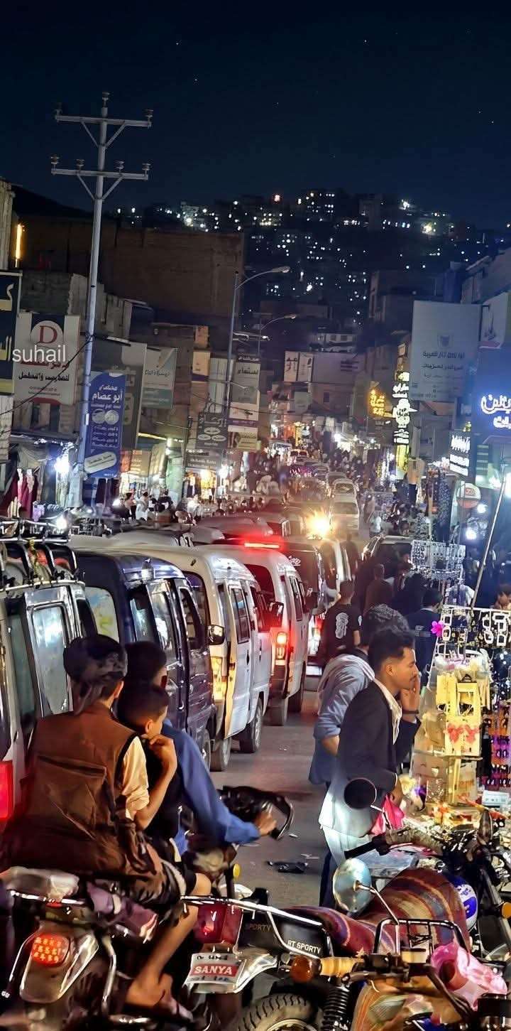 بين التفرج والشراء.. مشهد الأسواق في تعز يعكس معاناة المواطنين