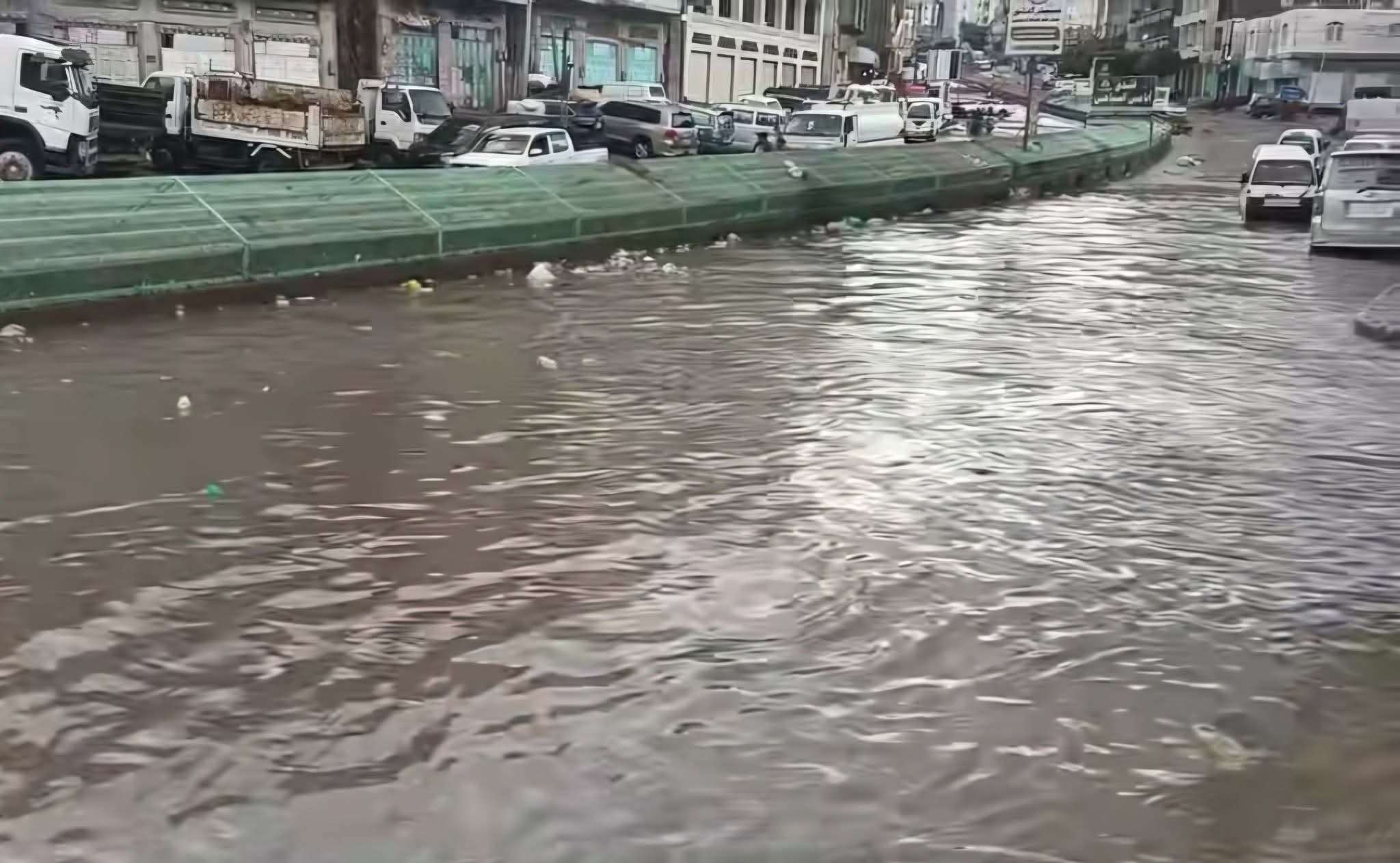 توقف حركة السير في وادي القاضي بتعز والكشف عن السبب