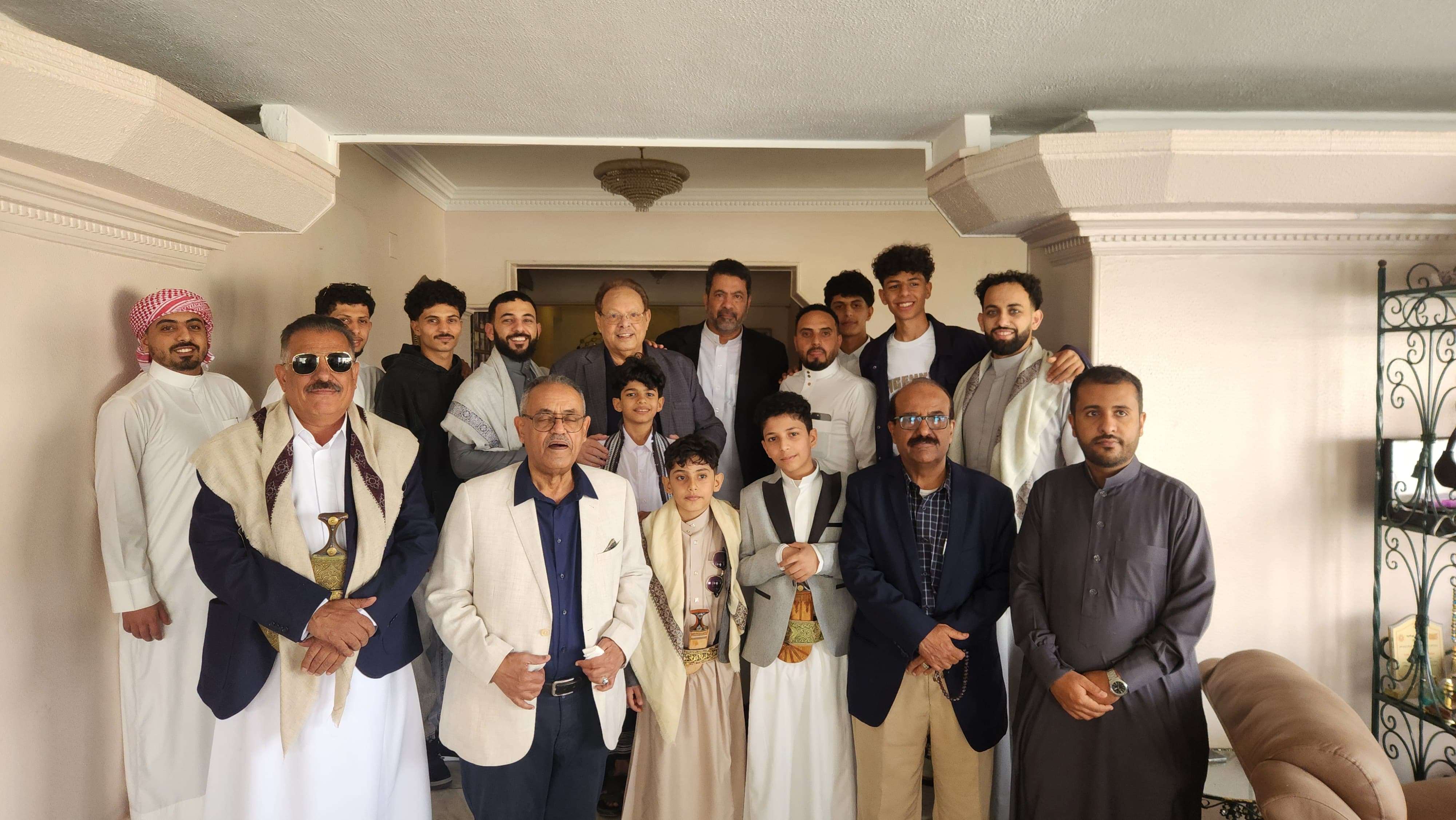 الرئيس علي ناصر محمد يستقبل المهنئين بعيد الفطر في مقر إقامته