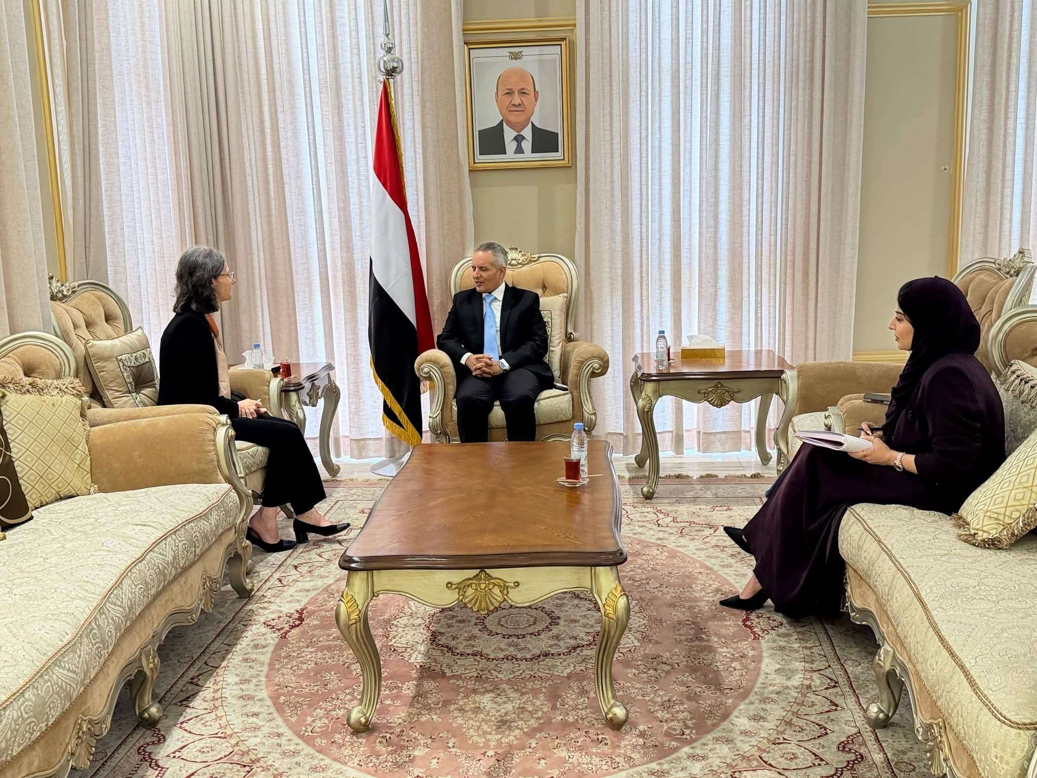 وزير الشؤون الاجتماعية والعمل يلتقي سفيرة فرنسا لتعزيز التعاون التنموي والإنساني