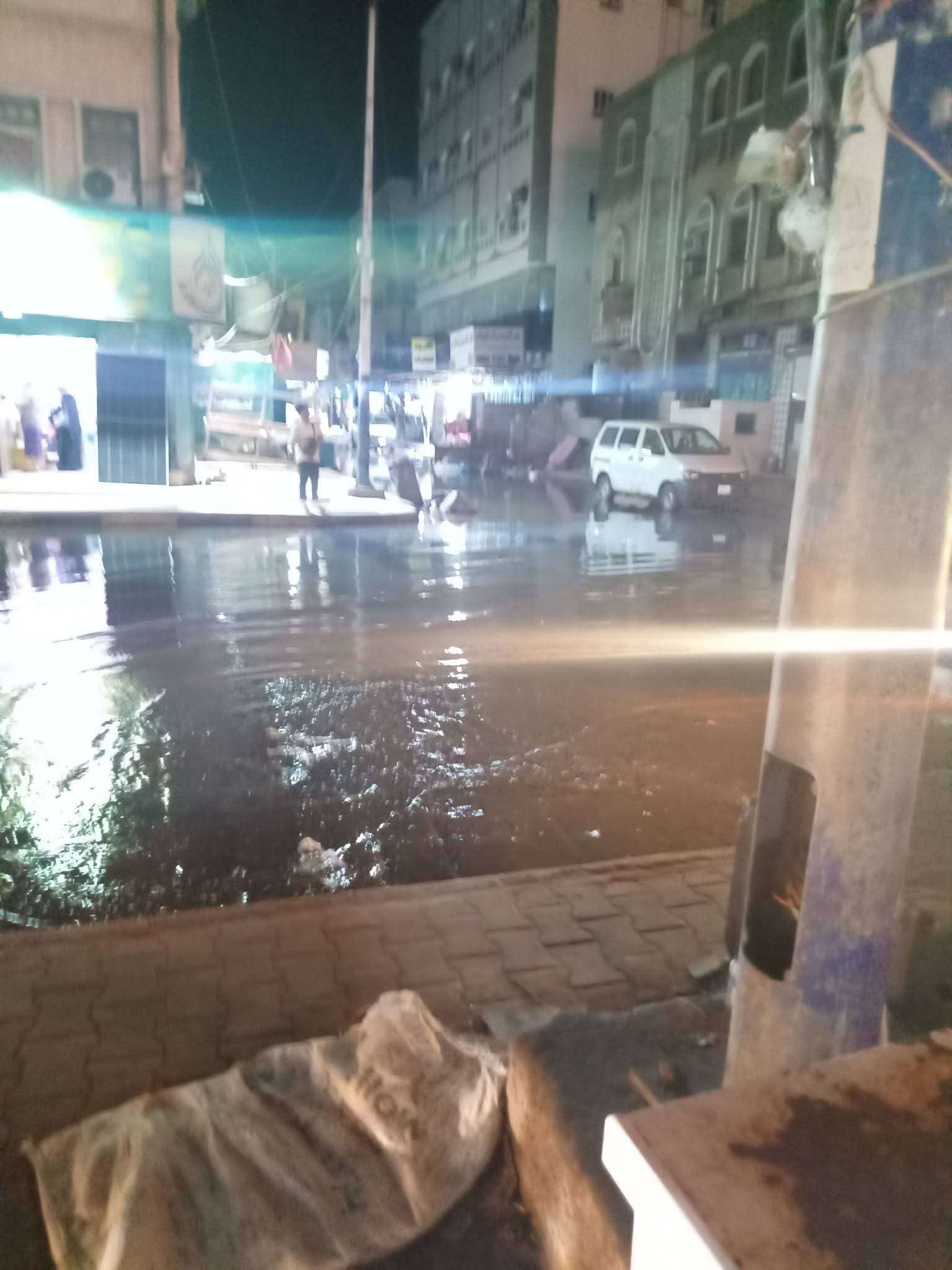 عاجل: انفجار مجاري يضرب الشوارع الليلة عاجل: انفجار مجاري يضرب الشوارع الليلة