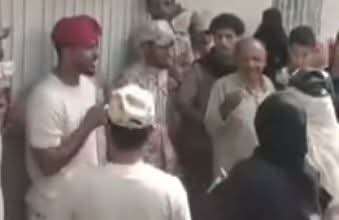 الصبيحي يقف ثابت رغم اهانته من قبل قيادية بالانتقالي في عدن الصبيحي يقف ثابت رغم اهانته من قبل قيادية بالانتقالي في عدن