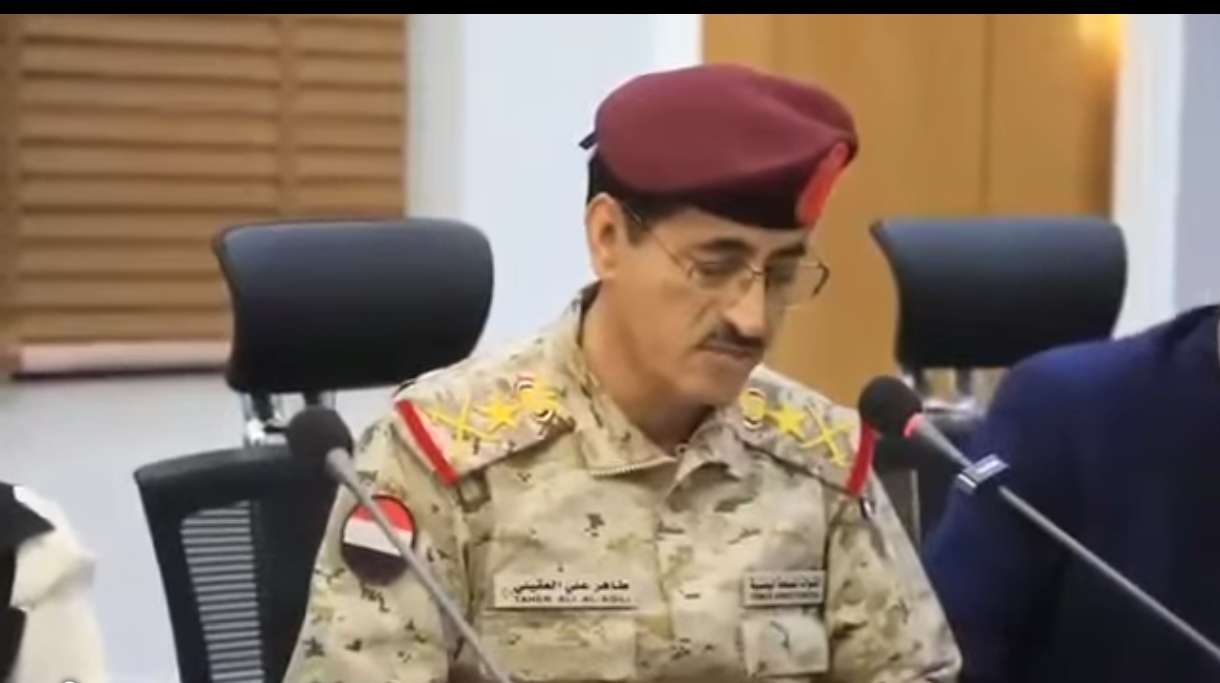 وزير الدفاع يعلن اخيرا عن بدء تسوية عادلة لمرتبات القوات المسلحة بعدن ومأرب وتعز وزير الدفاع يعلن اخيرا عن بدء تسوية عادلة لمرتبات القوات المسلحة بعدن ومأرب وتعز