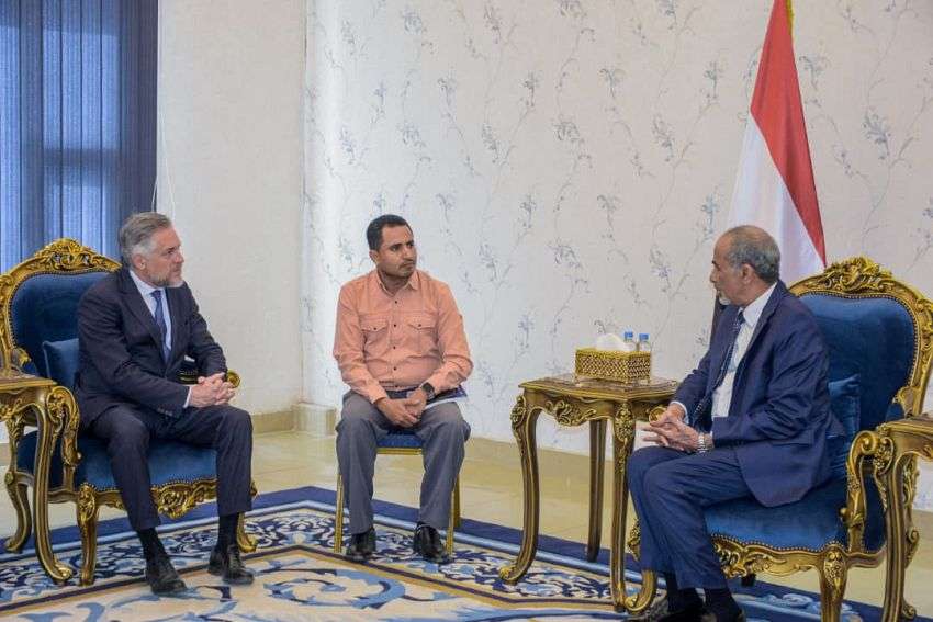 عضو مجلس القيادة الرئاسي محمود الصبيحي يستقبل في عدن سفير الاتحاد الأوروبي عضو مجلس القيادة الرئاسي محمود الصبيحي يستقبل في عدن سفير الاتحاد الأوروبي