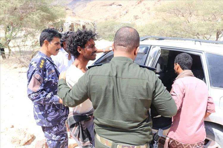 القبض على اشخاص اعتدوا ونهبوا بائع ايس كريم