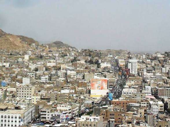 شكاوى من طفح المجاري في شوارع تعز