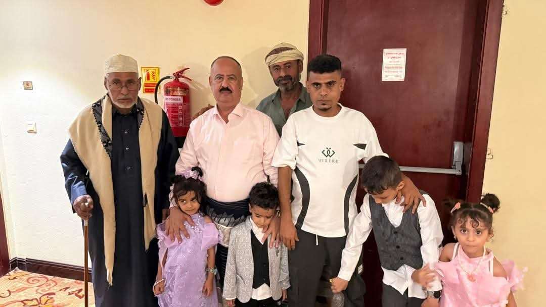 وزير النقل يتخذ قرار حاسم بشان الموظف الذي اصطدم بجناح الطائرة بعدن والحكم ضده ب٧٥٠ الف دولار وزير النقل يتخذ قرار حاسم بشان الموظف الذي اصطدم بجناح الطائرة بعدن والحكم ضده ب٧٥٠ الف دولار