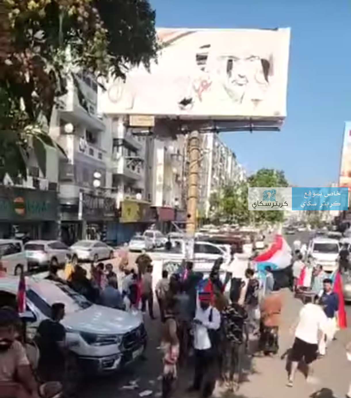 عاجل:احتشاد العشرات التابعين للانتقالي في عدن