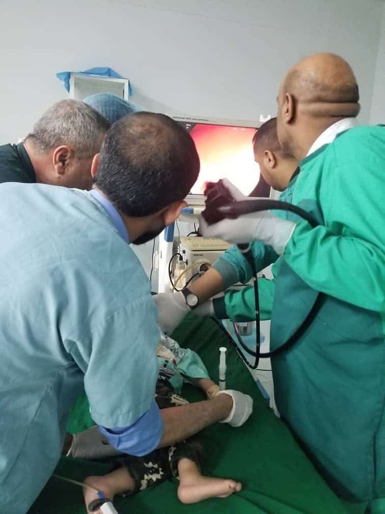 لا يصدق .. إستخراج هذا الأمر داخل طفل بصنعاء (صورة)