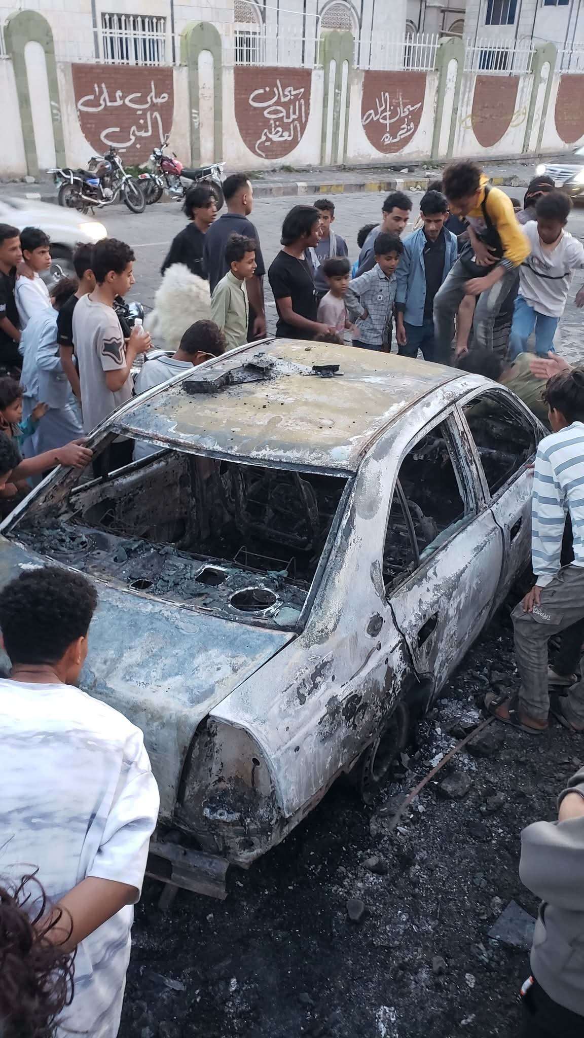 غموض يلف حادثة حريق سيارة: المالك والجاني والنزيل ... جميعهم مجهولون غموض يلف حادثة حريق سيارة: المالك والجاني والنزيل ... جميعهم مجهولون