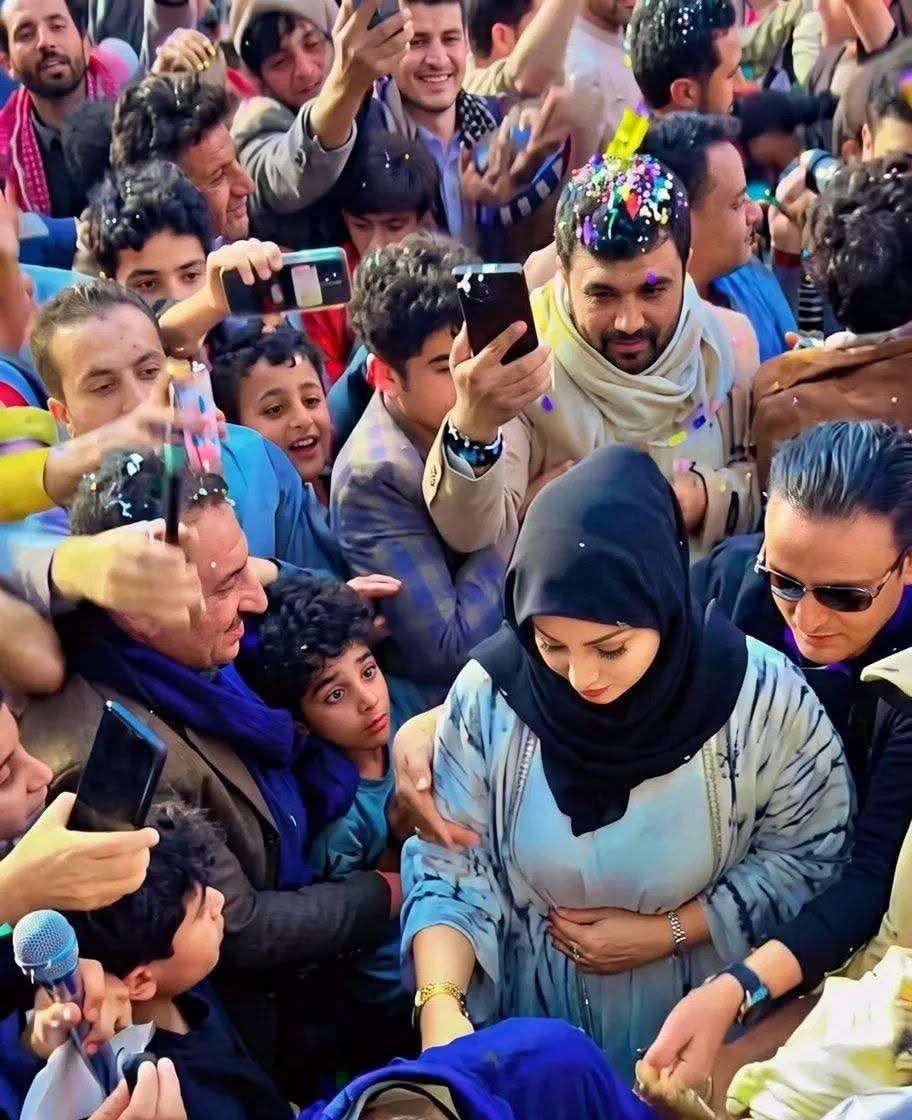 تزاحم وتدافع .. صورة الممثلة أشواق علي (رشة) تشعل مواقع التواصل تزاحم وتدافع .. صورة الممثلة أشواق علي (رشة) تشعل مواقع التواصل