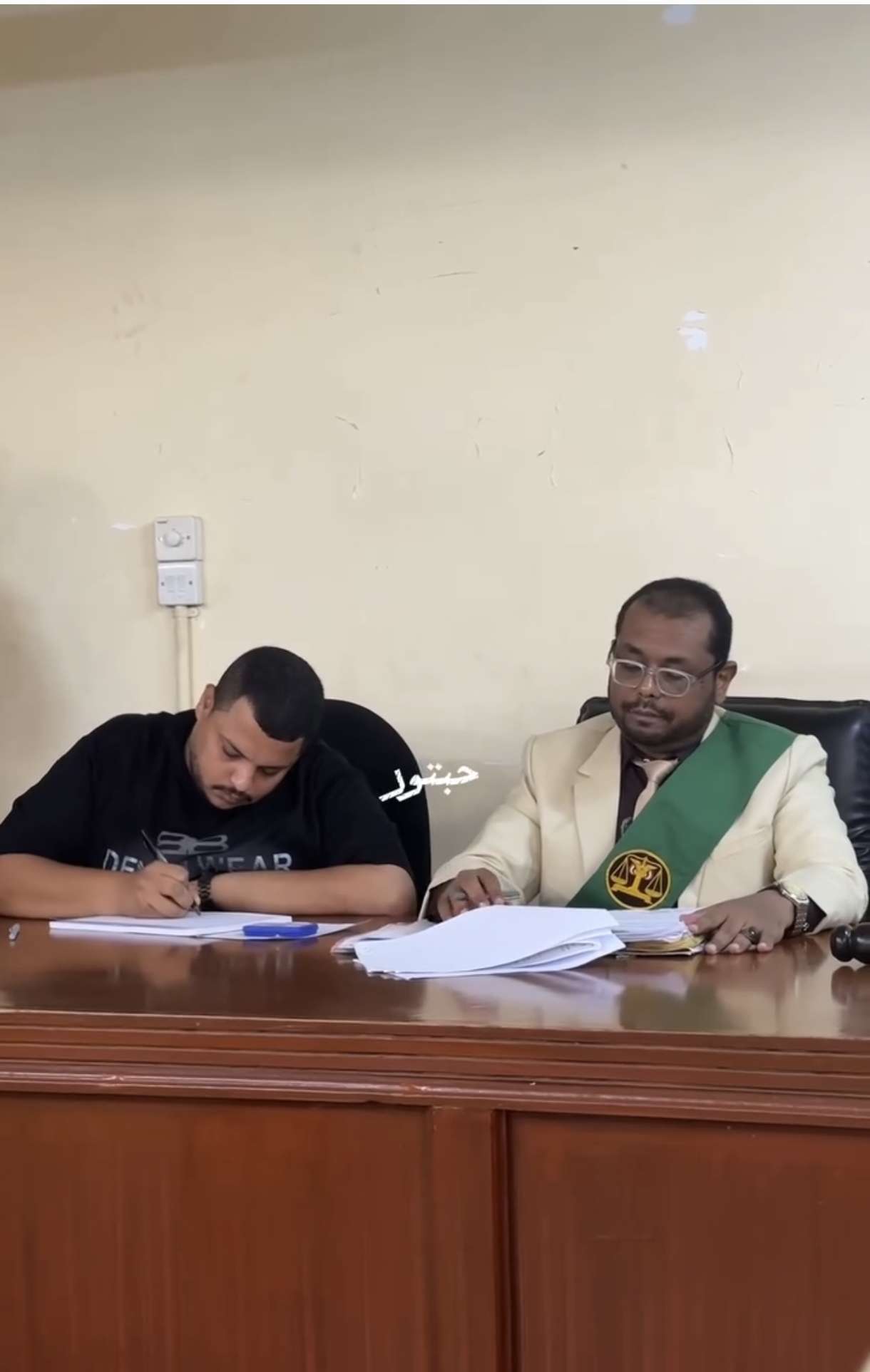 محامٍ ينتقد إجراءات محاكمة قضية مقتل سائق باص كريتر
