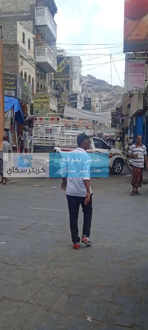 عاجل:تاجر يقوم باغلاق اهم شوارع كريتر لسبب غير متوقع