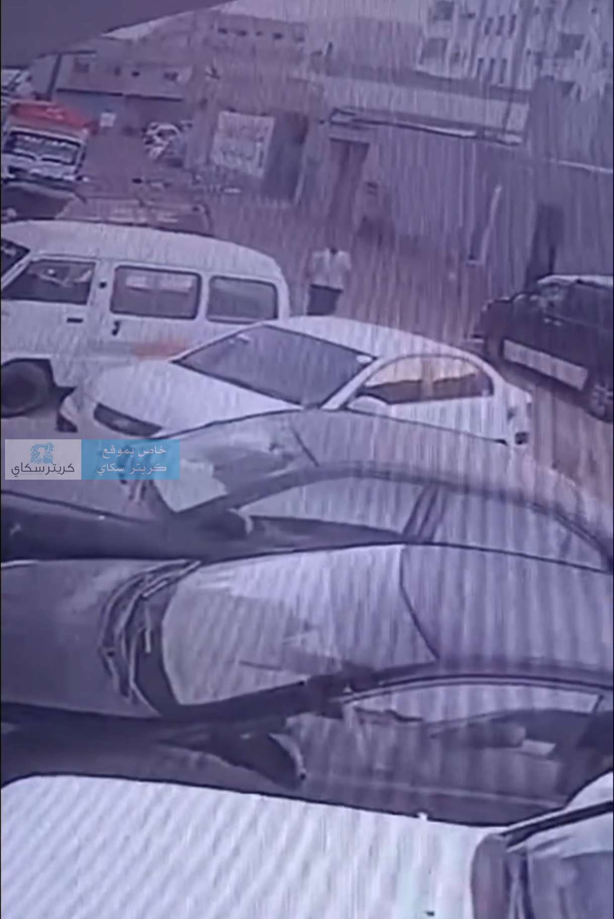 يمارس نشاطه منذ رمضان.. لص يسرق الباصات ويثير الذعر بعدن يمارس نشاطه منذ رمضان.. لص يسرق الباصات ويثير الذعر بعدن
