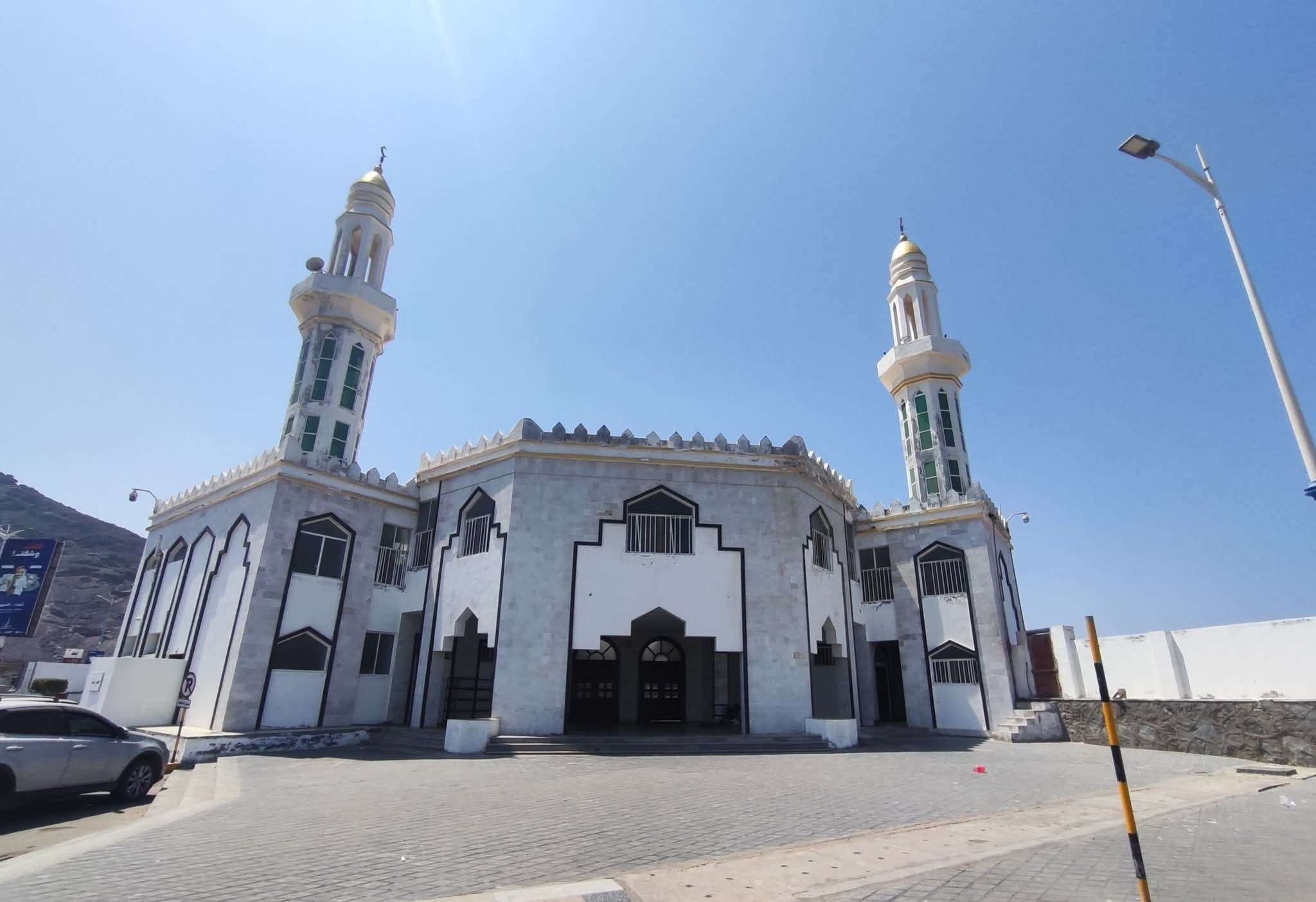 مطالبات بفتح مسجد عدن مول طوال اليوم لخدمة الزوار مطالبات بفتح مسجد عدن مول طوال اليوم لخدمة الزوار