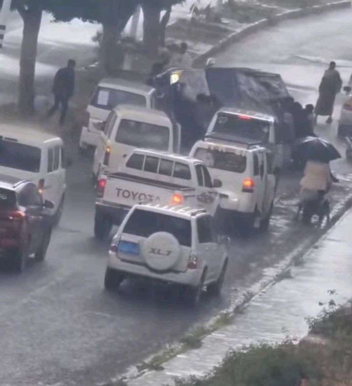 حوادث مرورية في إب.. انقلاب سيارة برادو وتسجيل حادث آخر في المحافظة