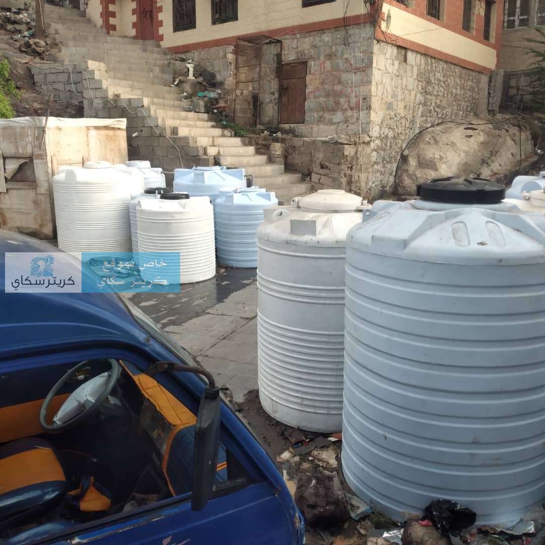 سكان المجلس التشريعي في صيرة يناشدون السلطات حل أزمة انقطاع المياه منذ أكثر من شهر سكان المجلس التشريعي في صيرة يناشدون السلطات حل أزمة انقطاع المياه منذ أكثر من شهر
